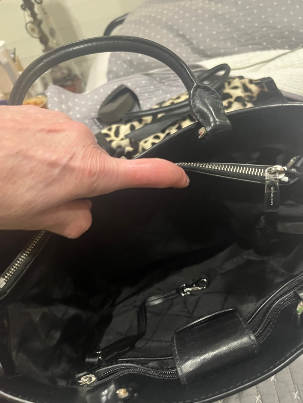 TODAY ONLY $39
LIKE NEWMICHAEL KORS SATCHEL Perfect Condition used couple times - Picture 9 of 10